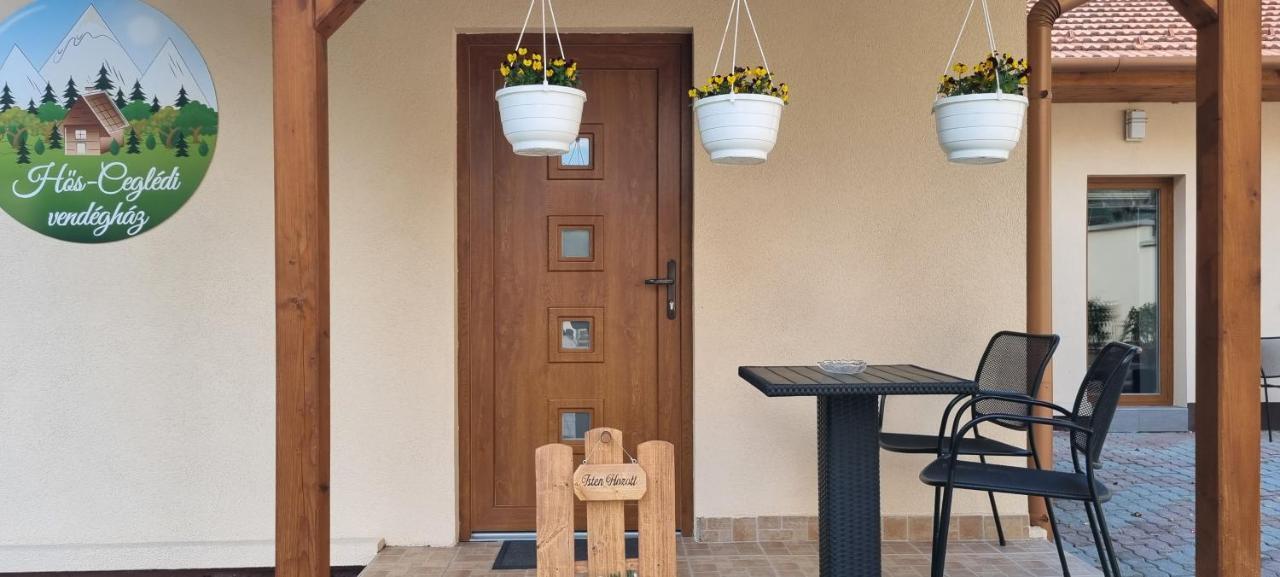 Hos-Cegledi Vendeghaz Miskolc -Oenallo Otthon, Mely Csak Az Oenoeke Exterior foto